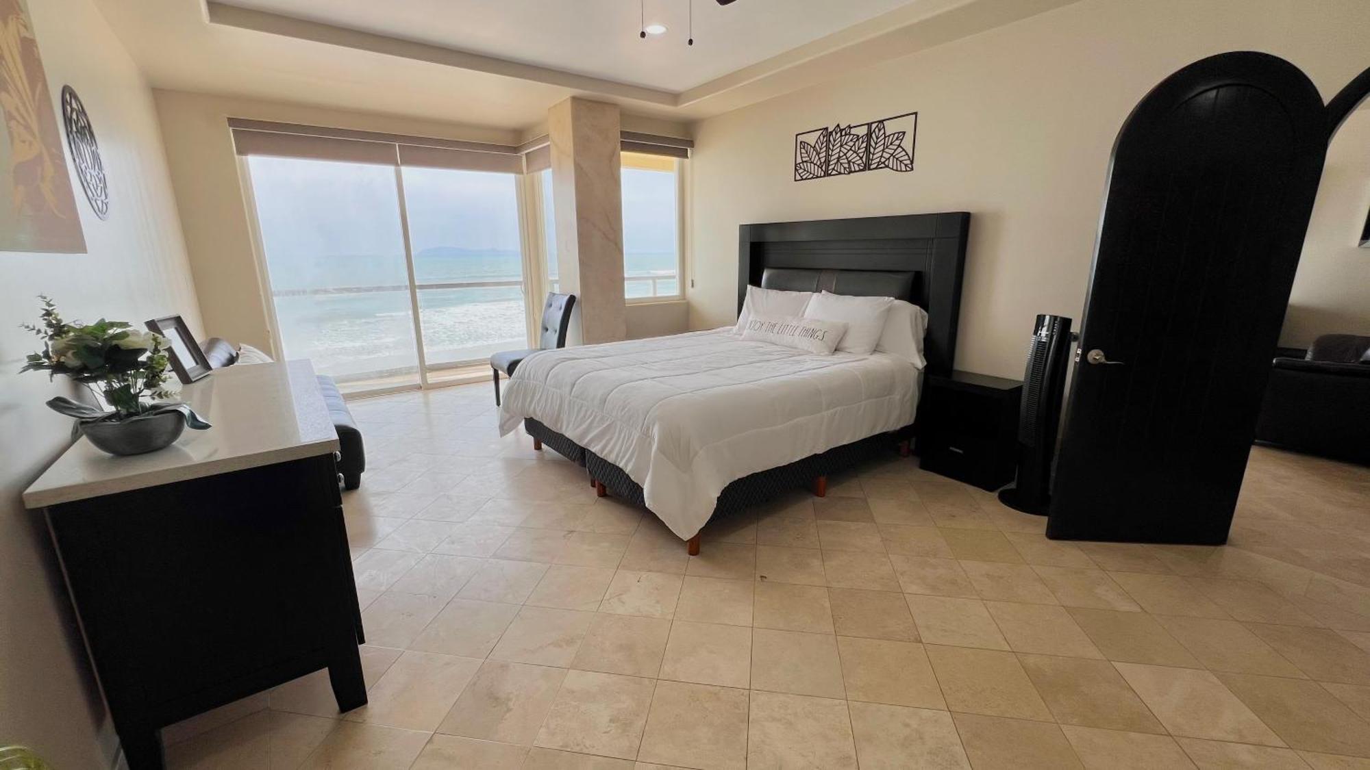 Beautiful Beach Front Condo Near Downtown Rosarito Eksteriør billede